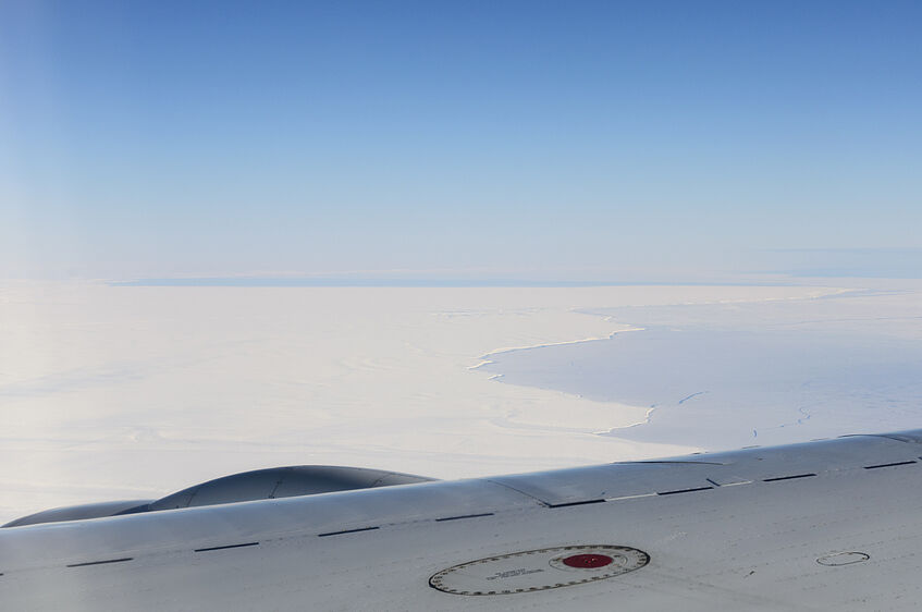 Approaching the shelf ice border.