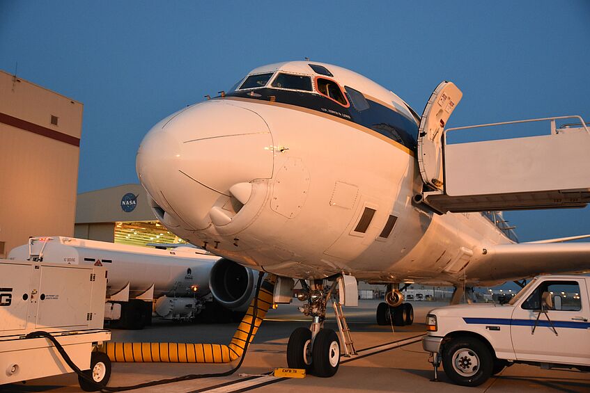 The DC-8 during the preparations for the „equator flight“.