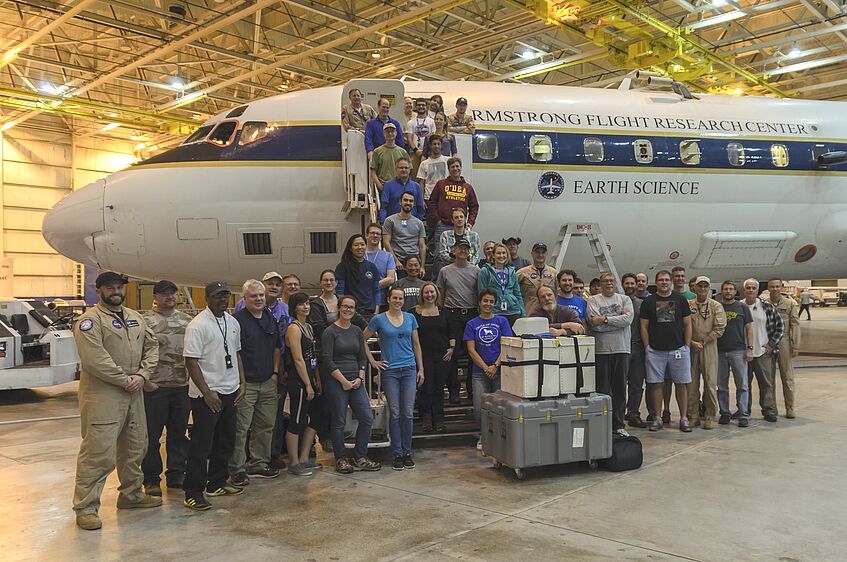 Back in Palmdale: ATom-3 team in front of the DC-8.