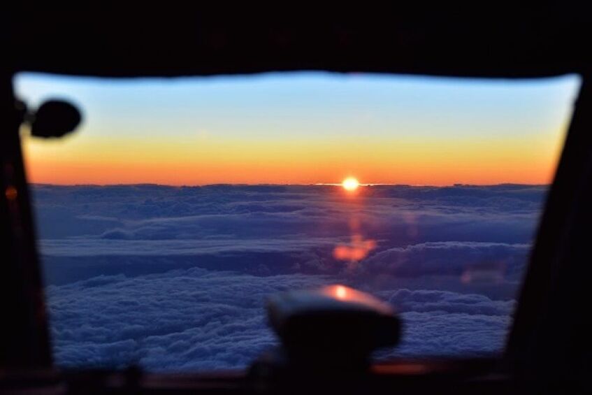 Sunrise seen from the cockpit of the DC-8